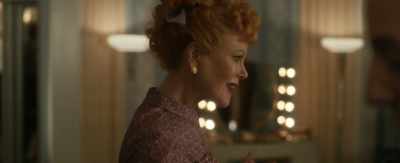 -I asked you to do me a small favor.
-Yeah. - Being the Ricardos