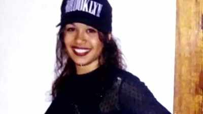 I was at Aventura Mall
with some girlfriends, - Surviving R. Kelly