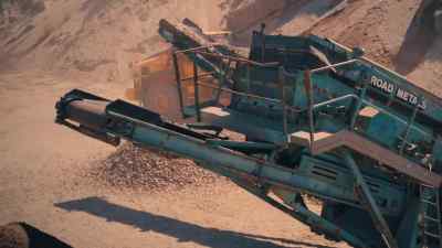Back at Urns Clue aggregate yard... - Gold Rush: Parker's Trail