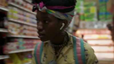 - ♪ I be ballin' ♪ - Betty