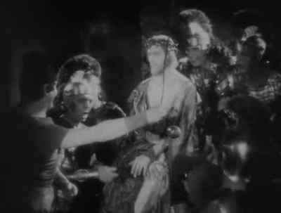I beg you, you do not have
anything to do with that guy. - The King of Kings