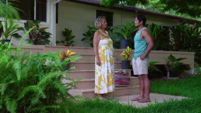 I better get in there. Class is
about to begin in a few minutes. - Romance in Hawaii