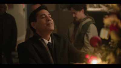 I bring Christmas joy - Catch Me If You Claus
