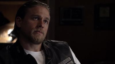 I brought everyone up to speed. - Sons of Anarchy