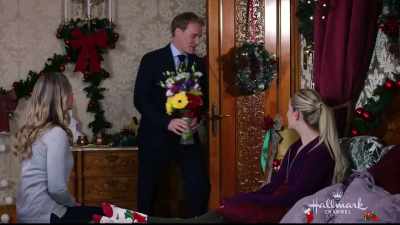 I brought you some flowers. - Christmas at the Palace