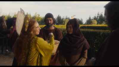 I brought some small wedding gifts,
nothing crazy. - The Decameron