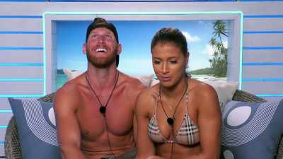 >> I BUILT A HOUSE FROM THE
GROUND UP! - Love Island