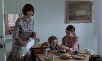I burned my fingers ...! Take everything, huh? - The Romantic Englishwoman