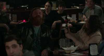 - I came to see Eddie.
- Shut up. - The Comedian