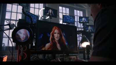 I can call you Scott
or Sir or Master Scott, - AIMEE: The Visitor