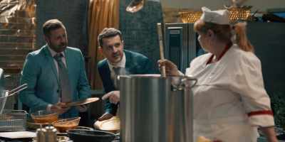 -I can feel the meat!
-I think it's from the beans. - Candidatul perfect