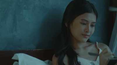 I can hardly breath when I'm with Jake. - Lampas Langit