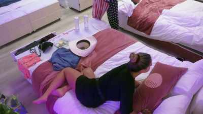 I CAN LAY ON THE FLOOR. - Love Island