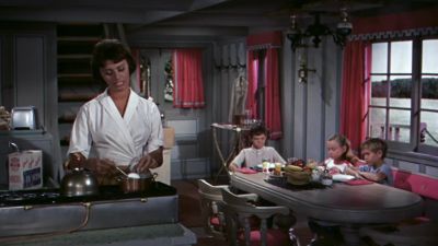 I can make boiled eggs and cereal - Houseboat
