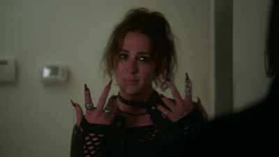 ♪ I can make your hands clap ♪ - 9-1-1