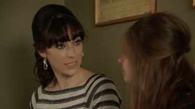 I can offer you clean sheets
and a hot shower. - Ms Fisher's Modern Murder Mysteries