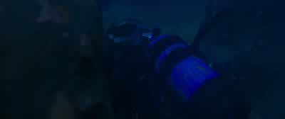 I can see the flashlight. - 47 Meters Down