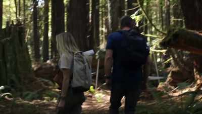 -I can smell it. It's strong.
-Oof. - Expedition Bigfoot