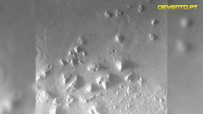 Și când comparați ce se află
pe aceste două imagini, - The Cosmic Secret