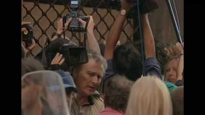 I cannot get into the hotel
because there's crowds - The Super Models