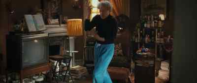 I can't be seen when I'm dancing - The Extra Man