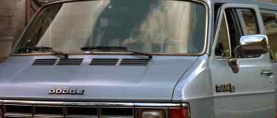 I can't believe he hit my van.
No, it's all right. - Speed