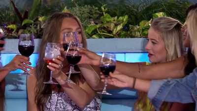 >> I CAN'T BELIEVE IT. - Love Island