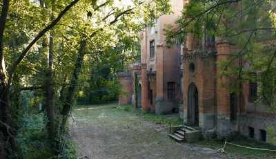 I can't believe patients live here. - Cade: The Tortured Crossing