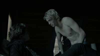 - I can't believe
what's happening. - Eyewitness