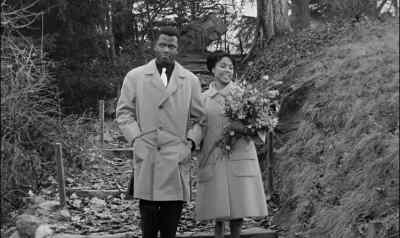 - I can't carry these any further.
- Okay. - Paris Blues