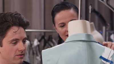 - I can't do it.
- Go from the top. Go from here. - Next in Fashion