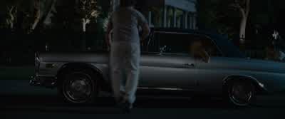 I can't do it./ Get your fuckin' hand back in there. - The Hangover