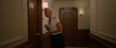 - I can't do the Captain's Dinner now!
- No, I'm asking you a question, Thomas. - Triangle of Sadness