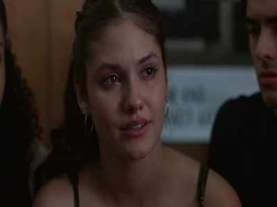 - I can't do it without her.
- But that's why you have to. - On My Block