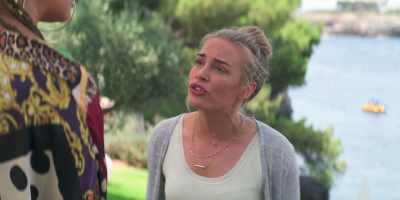 - I can't do this without you, Astrid.
- You're already doing it without me. - Turn Up Charlie