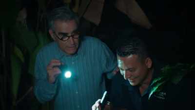 - I can't emphasize, Isidro...
- Uh-huh. [chuckles] - The Reluctant Traveler with Eugene Levy