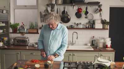 I can't extract salt from
the pan and put it in again. - James May: Oh Cook!