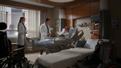 I can't feel my legs. - The Good Doctor