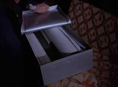 I can't get it.
It's stuck. - The Six Million Dollar Man