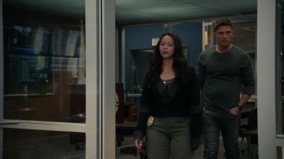 I can't go back
to the apartment -- - The Rookie