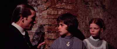 - I can't go that way. - Flesh for Frankenstein