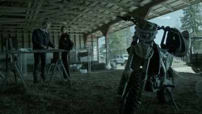 - I can't hear anything
with my helmet on. - Eyewitness