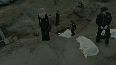 Yeah, Helen, it's me. - Dark Shadows