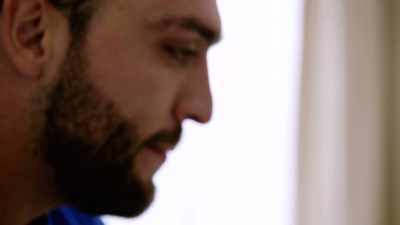 ♪ I can't lose you, I don't want to ♪ - Love Is Blind