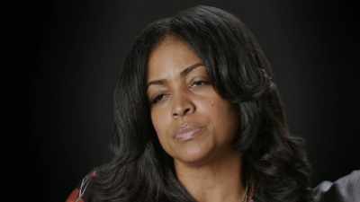 I can't make her go anywhere. - Surviving R. Kelly