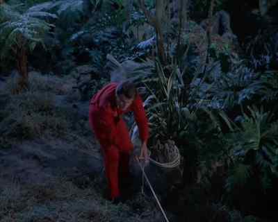 I can't move my legs! - Land of the Giants