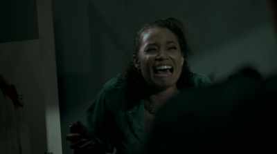 - I can't!
- Put your hands above your head for me, okay? - Amityville Uprising