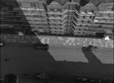 - I can't see.
- Here, here. - Foreign Correspondent
