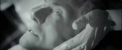 I can't see. I can't see. - The Man Who Fell to Earth