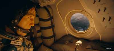 - I can't see it yet.
- It's still in the Earth's shadow. - Salyut-7